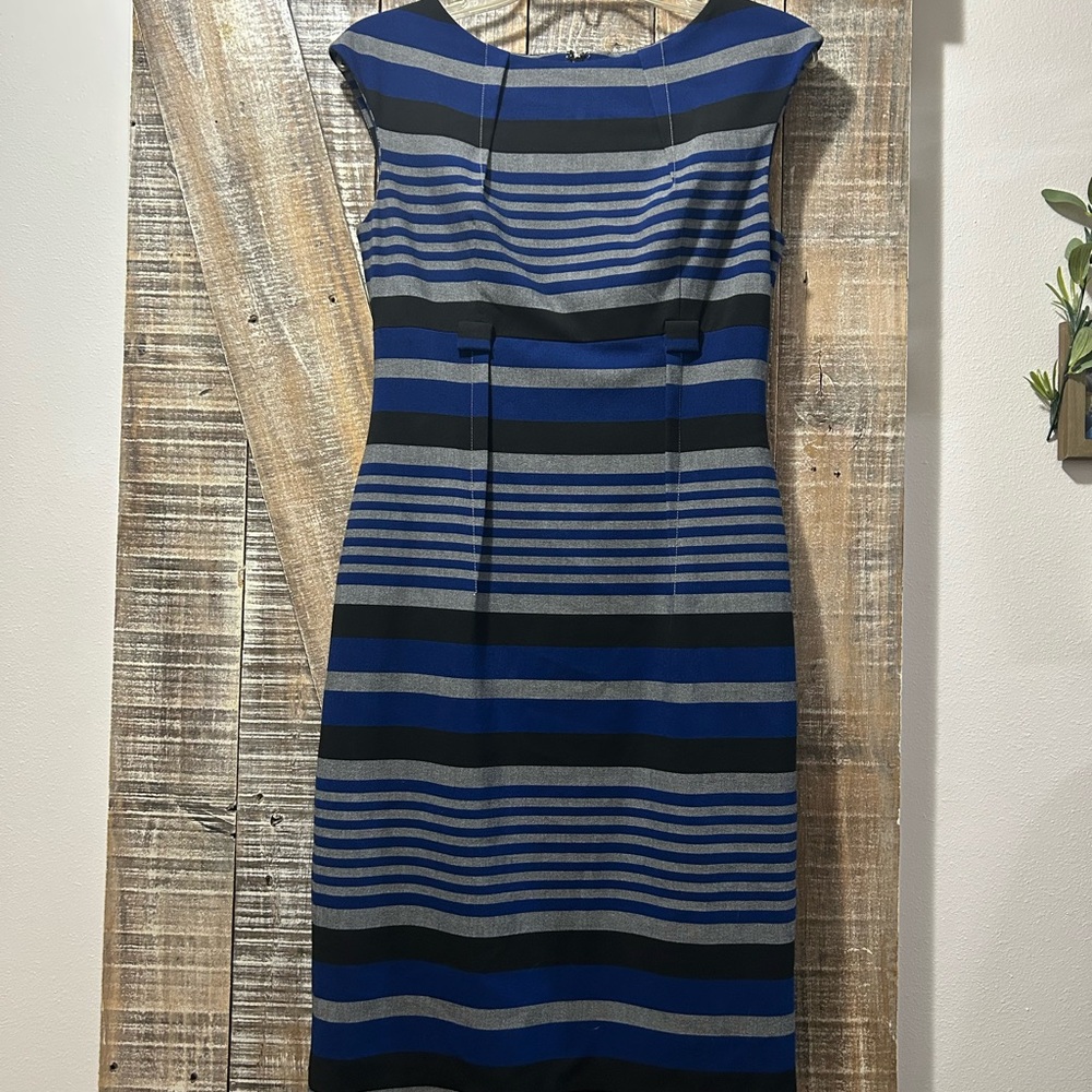 Calvin Klein Blue and White Sheath Dress Bateau Neckline